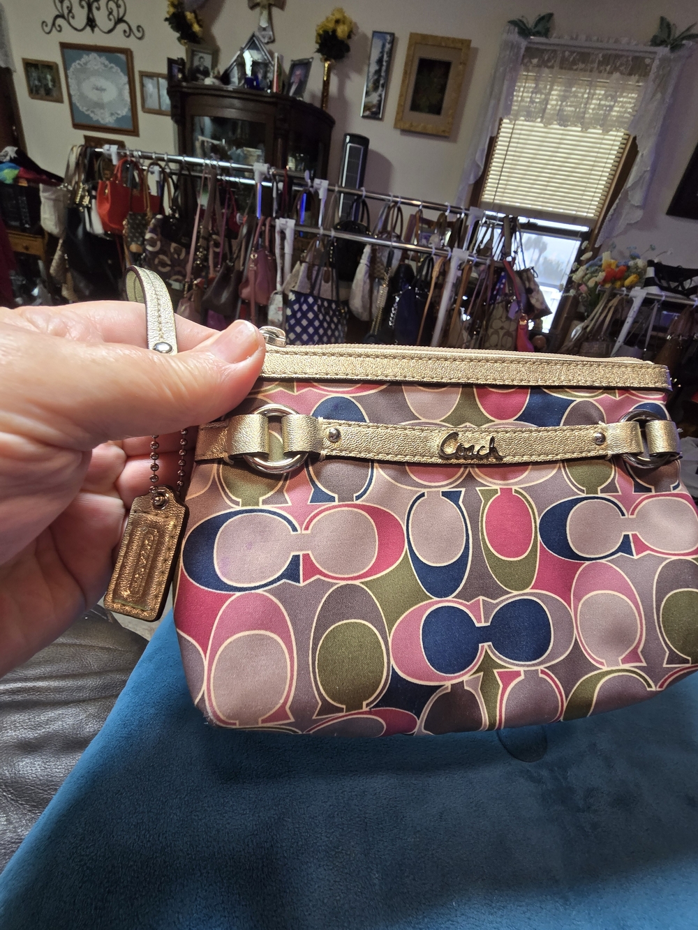 Coach Multicolor Scarf Signature Satin Wristlet w Gold Trim Great Condition 7.5L - Picture 3 of 9
